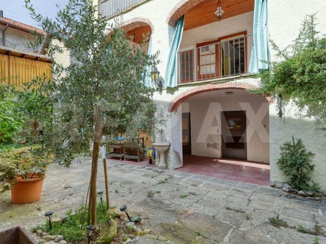 Tre appartamenti e unantica osteria, tra eleganza storica e calore