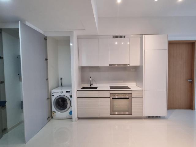 Tre Residences Condominium Room Rental, $1,650, 1 Bed 1 Bath 160 sqft $10.31 psf
