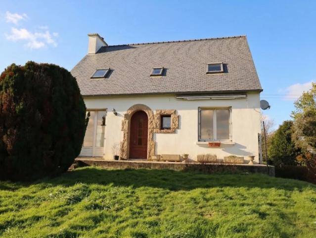 TREBRIVAN, proche centre bourg