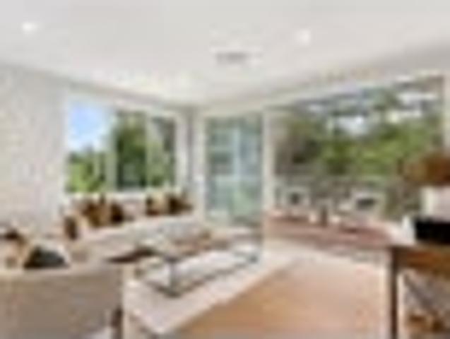 Kensington Park Townhouse | Two Remain
