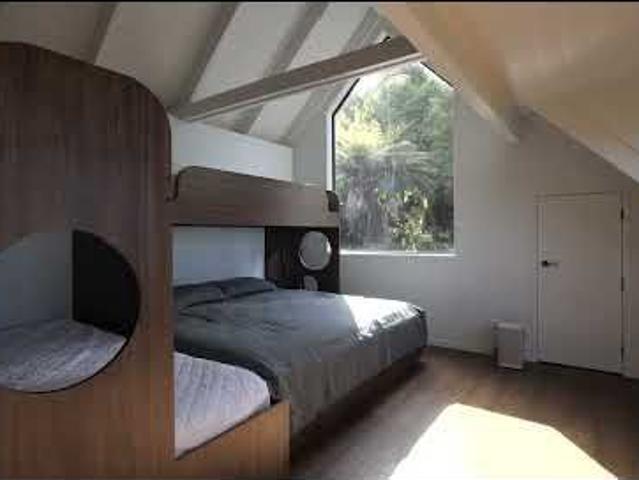 Treetop hideaway with magnificent views