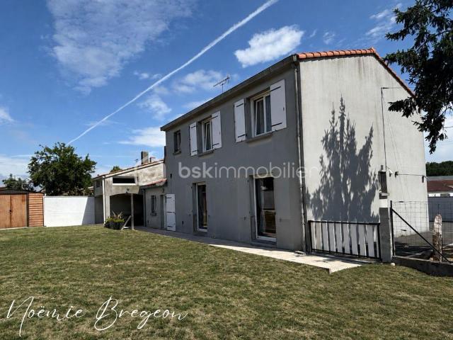Treize Septiers – Maison familiale avec beaux volumes et jardin exposé Sud/Ouest
