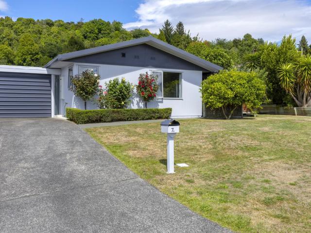 2/7 Reeves Road, Acacia Bay Tremains Real Estate Ltd