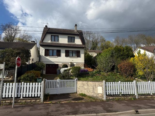 Tremblay En France: Maison 5 pièces avec sous sol total