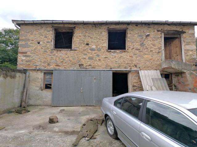 TREMENDA CASONA SOLARIEGA TRADICIONAL CON PATIO INTERIOR Y TERRENO TODO URBANO