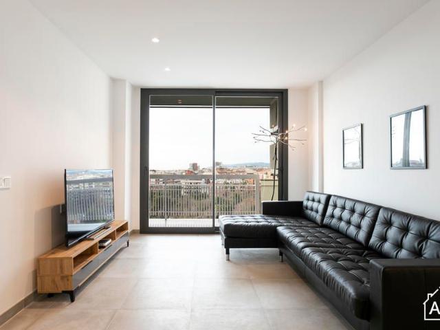 Trendy and Open 4 Bedroom Apartment in Les Corts