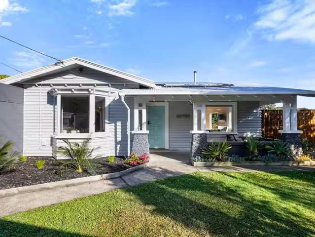 TRENDY BUNGALOW, NEIGHBOURS PUKEKURA PARK First National Rea.