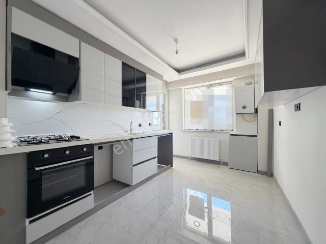 Trene Yürüme Mesafesinde Masrafsız Kat Konumda 3+1 Daire