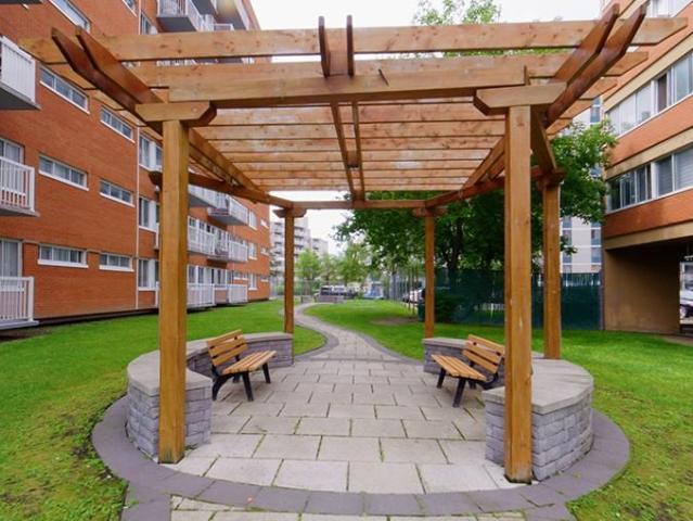 Trent & Kingsley 1 Bedroom Apartment for Rent at 5550 Av Trent, Côte Saint Luc, QC H4W 2B9