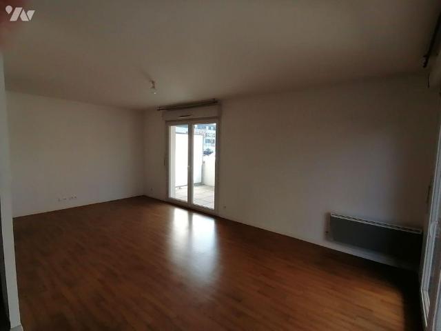 TRENTE CINQ NOTAIRES BRUZ Appartement T3 au rez de chaussée, construction 2012 Comprenan.