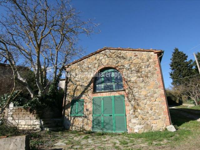 Trequanda vendesi in posizione collinare con vista panoramic. 150m² Trequanda