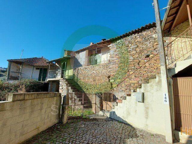 Três moradias para reconstrução | 26083592130