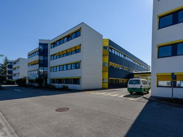 Très agréable bureau aux Avouillons