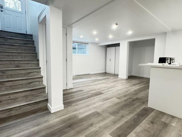 Trés Beau 4 1/2 Rénové Au Demi Sous sol