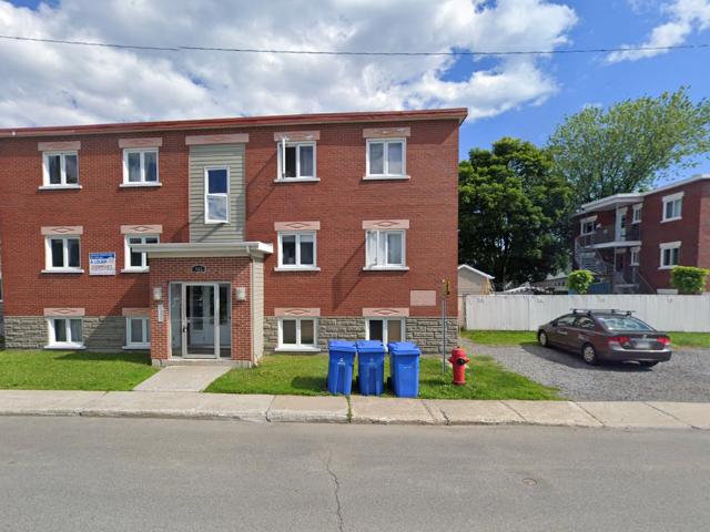 très beau 5½ rue Chabot, secteur Vanier, demi sous sol Juillet