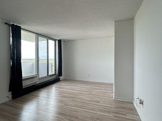 TRÈS BEAU CONDO