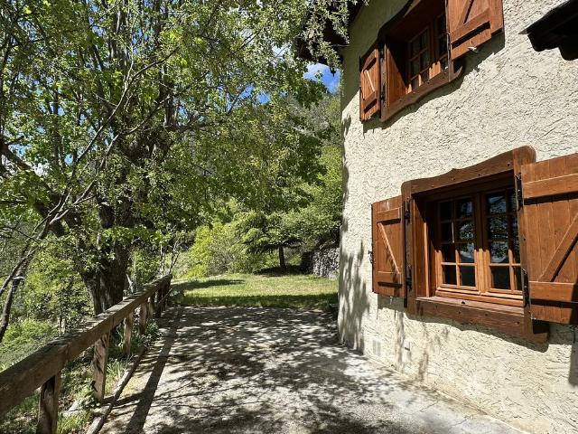 Très beau chalet 5 pièces avec dépendances et terrain