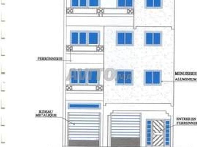 Très beau lot commercial sur avenue de 30m