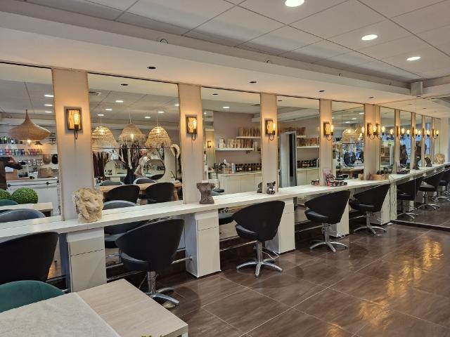 SALON DE COIFFURE CLÉ EN MAIN CANNES POINTE CROISETTE CLIENTÈLE
