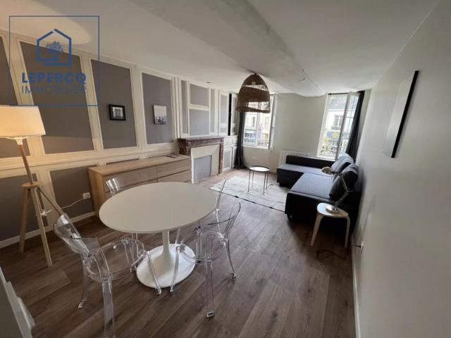 Très beau studio meublé