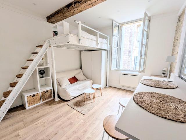 Très beau Studio meublé dans l'Ecusson
