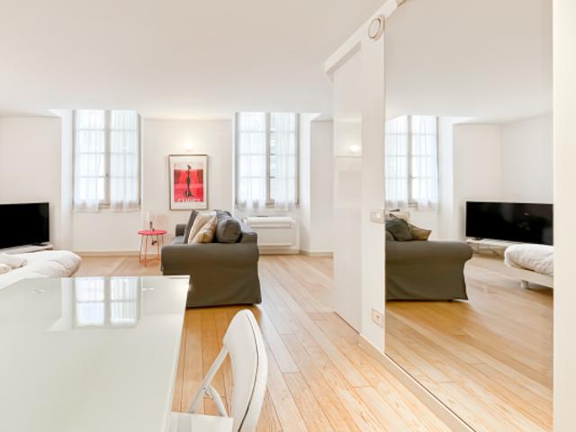 Très beau studio au 3ème d'un très bel immeuble