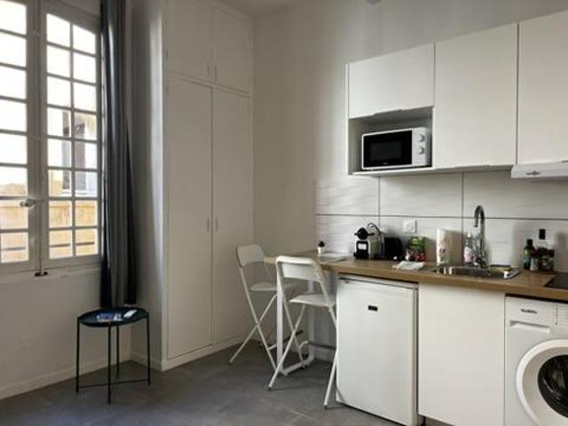 Très beau studio rénové avec clim / lave linge Box