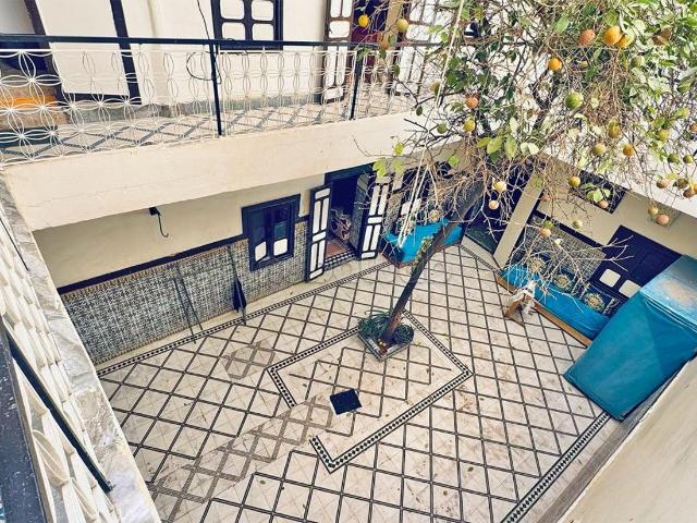 Très beau riad à vendre à Zaouia aabassia. 16 belles chambres