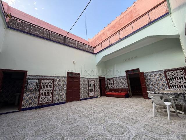 Très beau Riad en vente de 200 m2 au sol à rénover, bien situé à 15 minutes à pieds de la place Jamaa El Fna