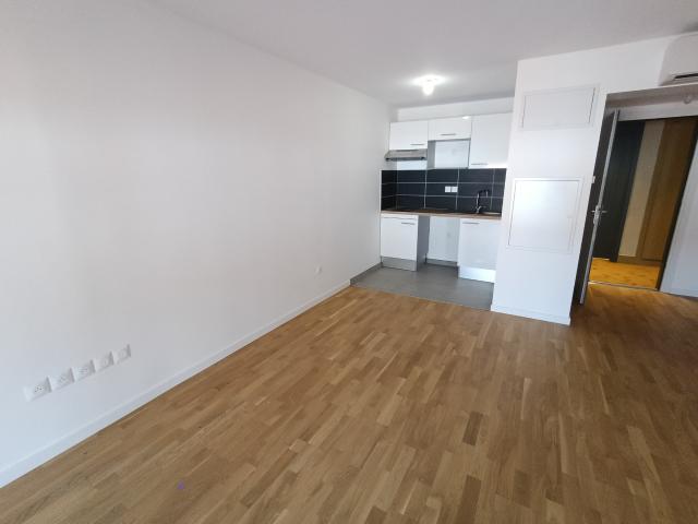 TRES BEAU T2 NEUF AVEC PARKING ET TERRASSE