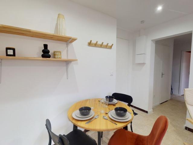Très beau T3 meublé de 45m², entièrement refait à neuf par un architecte et idéal pour de la colocation