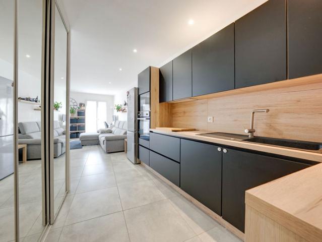 Très beau T3 récent de 68 m² + 60 m² jardin Simiane Collongue