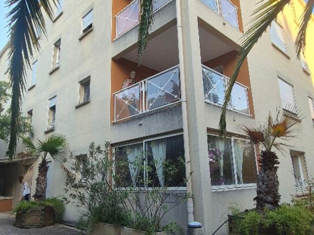 Très beau T4 RDC avec terrasse au calme