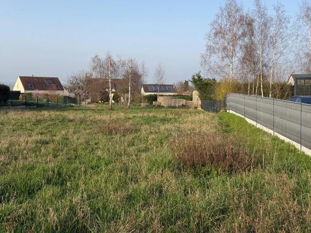 Très beau terrain plat de 1234m2 Clos avec permis de construire