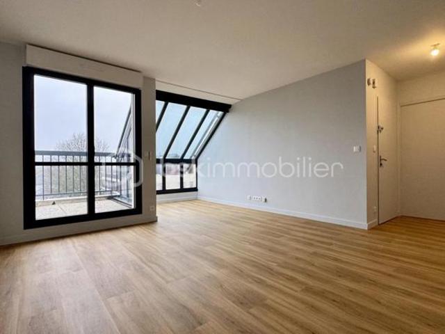 Très bel appartement T4 – 90 m² – Entièrement refait à neuf – Parking privé – PACÉ