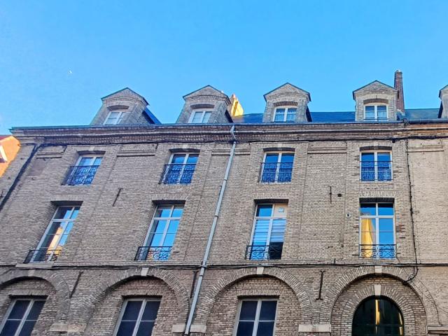 Très bel appartement vendu Meublé, situé entre la Plage et l