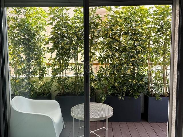 Très bel appartement vide racine