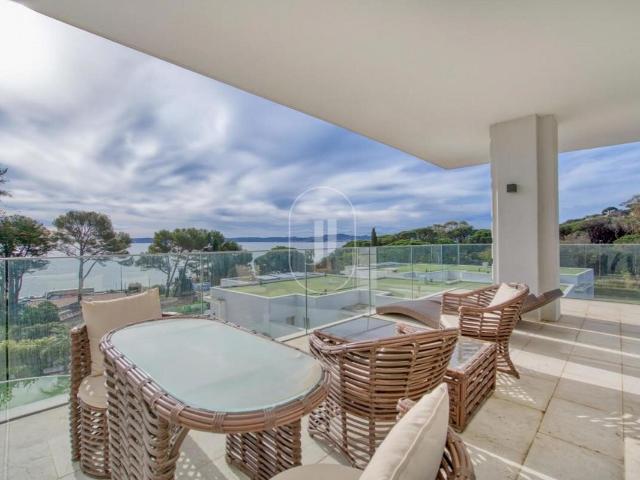 Très bel appartement vue mer à vendre à Sainte Maxime