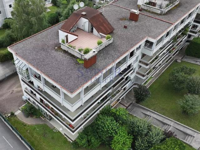 Très bel appartement avec terrasse sur le toit et vue à 360°. Cluses