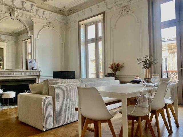 TRÈS BEL APPARTEMENT CROIX DE SEGUEY BORDEAUX