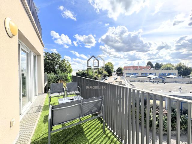 Trés bel appartement de 4 pièces, 3 chambres, avec terrasse