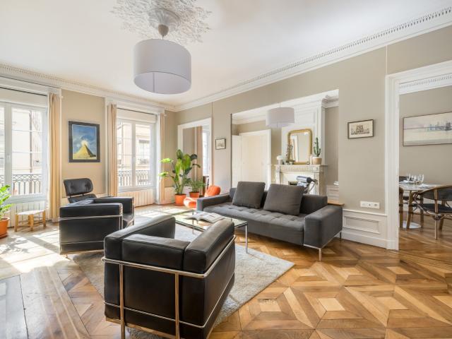 Très bel appartement de 105m2 entièrement rénové au pied de la place Bellecour