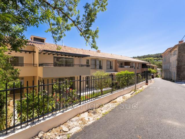 Très bel appartement de standing avec grande terrasse et garag