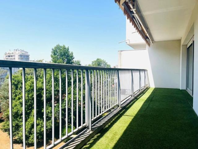 Très bel appartement en étage élevé