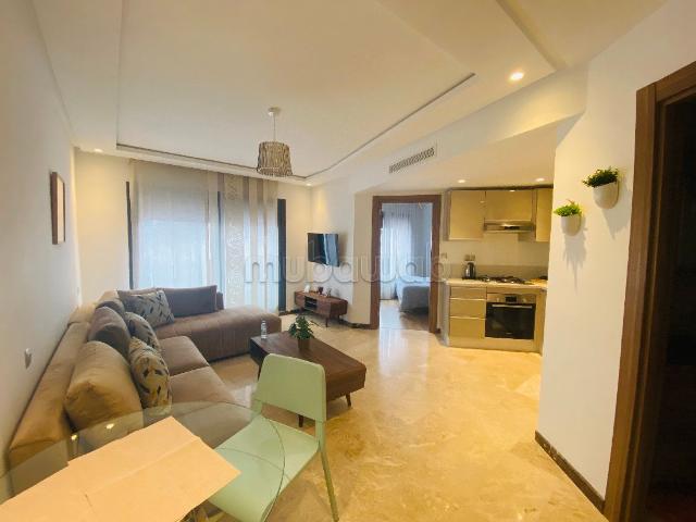 Très bel appartement en location à Maârif Extension. 2 grandes pièces. Meublé