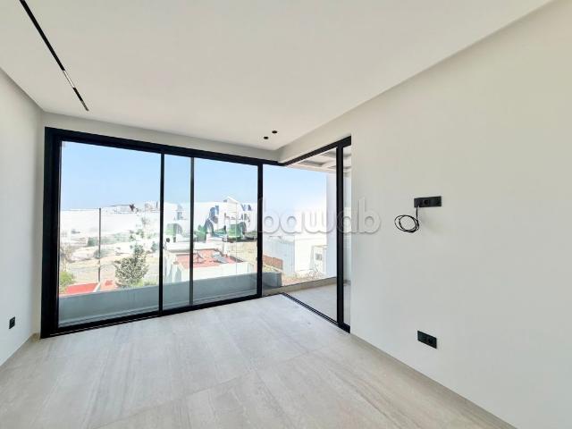 Très bel appartement en location à Oasis. Surface totale 56 m². Ascenseur et stationnement