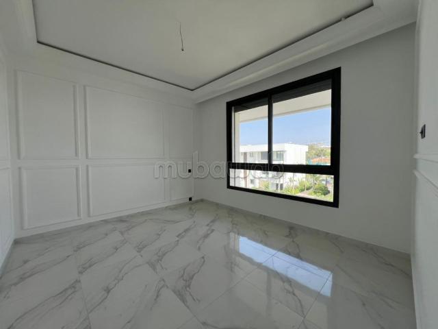 Très bel appartement en location à Ain Diab. 3 chambres agréables. Porte blindée, sécurité