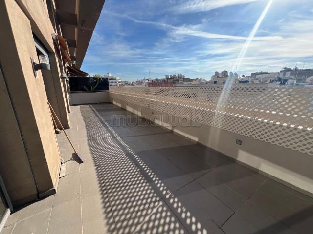 Très bel appartement en location à Gauthier. Superficie 220 m². Double vitrage et porte blindée