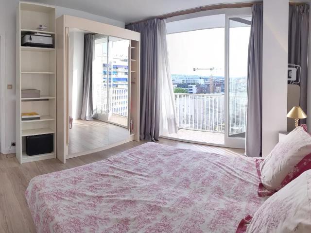 TRès Bel appartement meublé 3 pièces en très bon état. Boul