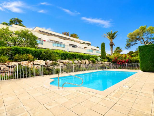 TRES BEL APPARTEMENT PROCHE SANTA LUCCIA A PIED